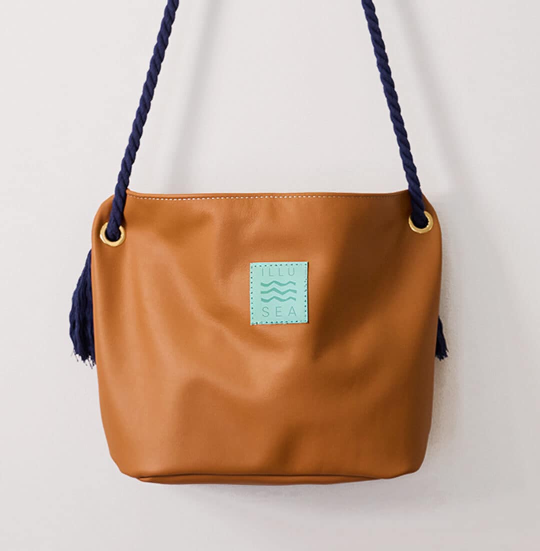 Voyage Shoulder Bag in Camel