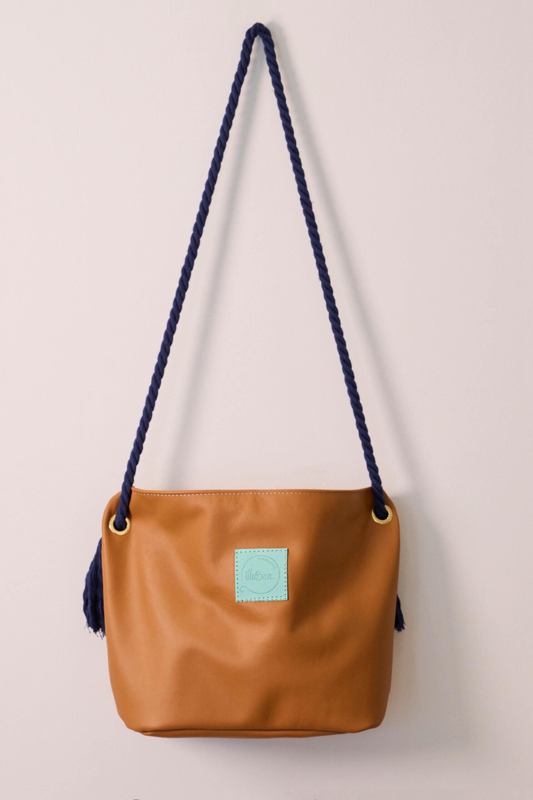 Yoyage Shoulder Bag in Camel